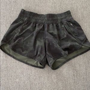 Lululemon green camo tracker short 4”